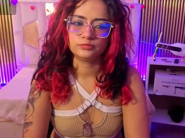 Kristen-tay live cam profile