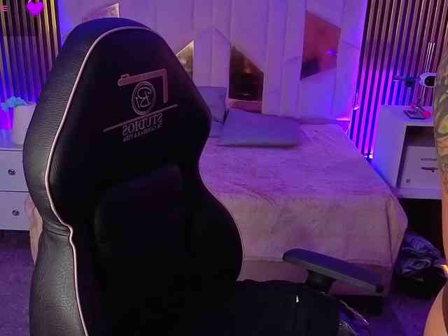 Kristen-tay Live Webcam on BongaCams