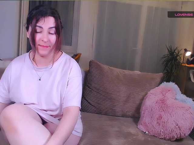 Caroline1995's BongaCams show and profile