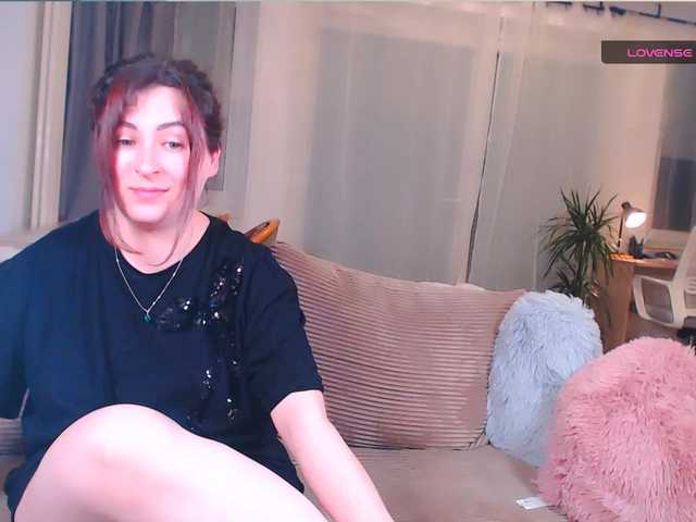 Caroline1995's BongaCams show and profile