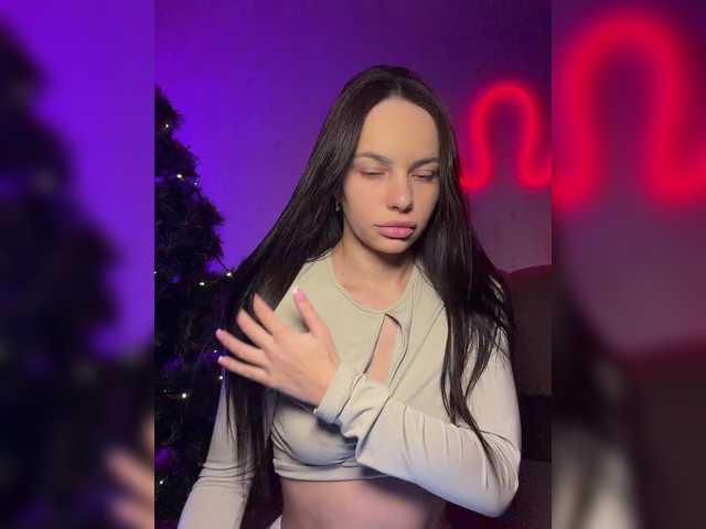 Klubnika13's BongaCams show and profile