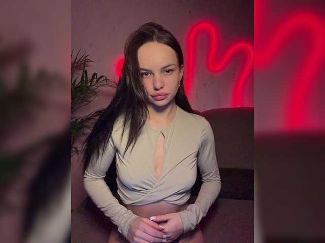 Klubnika13's BongaCams show and profile