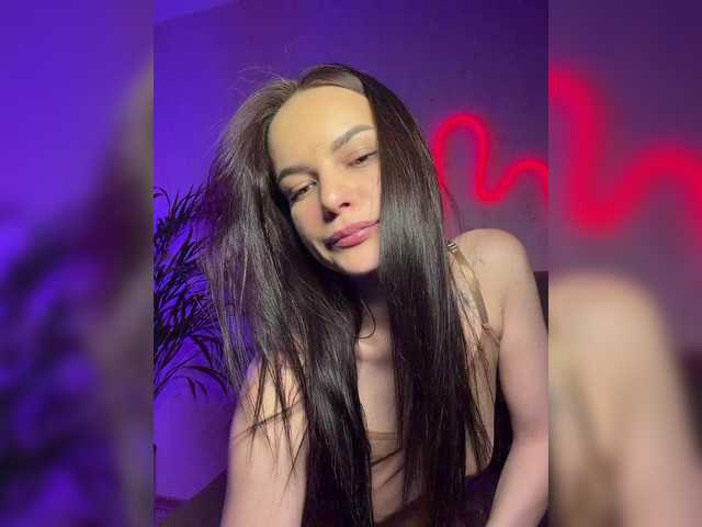 Klubnika13's BongaCams show and profile