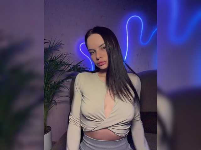 Klubnika13's BongaCams show and profile