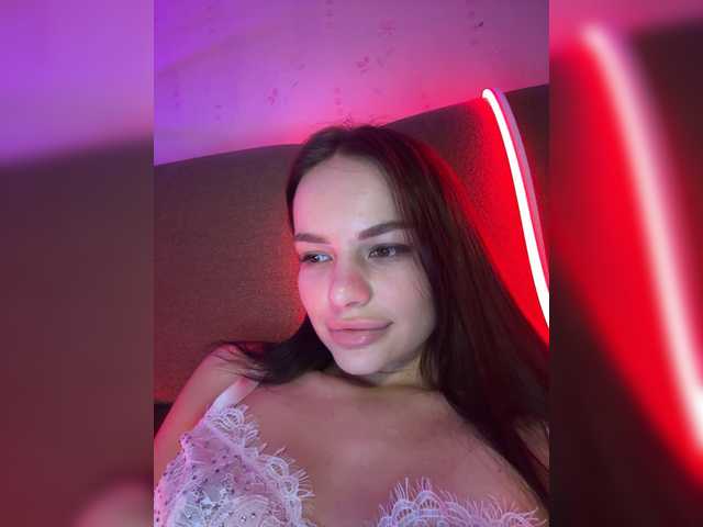 Klubnika13's BongaCams show and profile