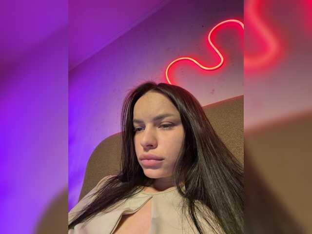 Klubnika13's BongaCams show and profile