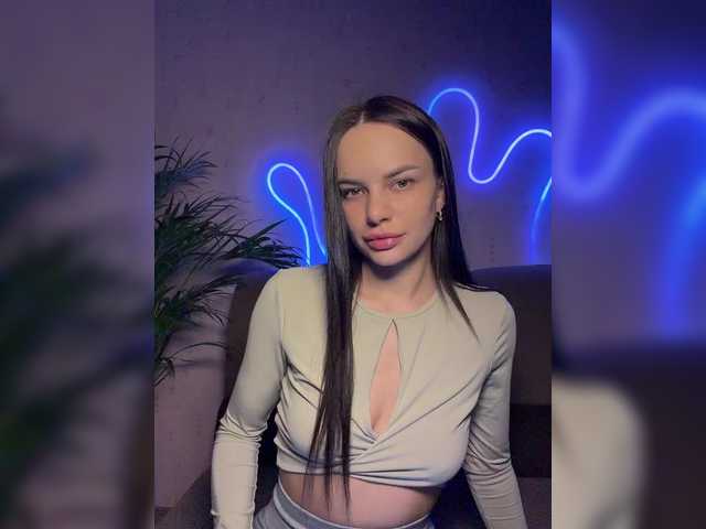 Klubnika13's BongaCams show and profile