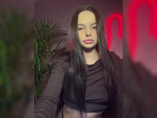 Klubnika13's BongaCams show and profile