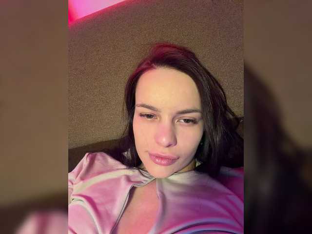 Klubnika13's BongaCams show and profile