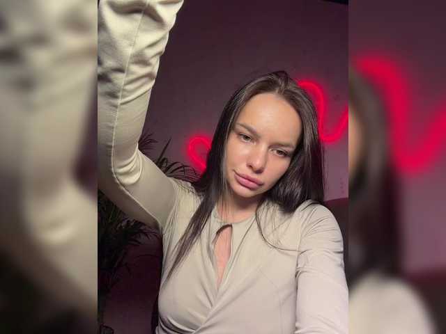 Klubnika13's BongaCams show and profile