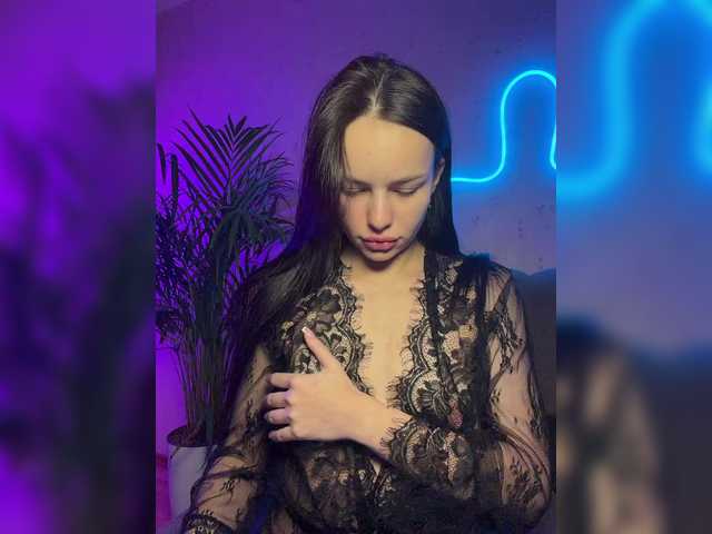 Klubnika13's BongaCams show and profile