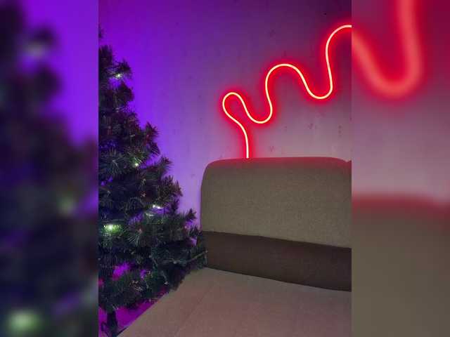 Klubnika13's BongaCams show and profile