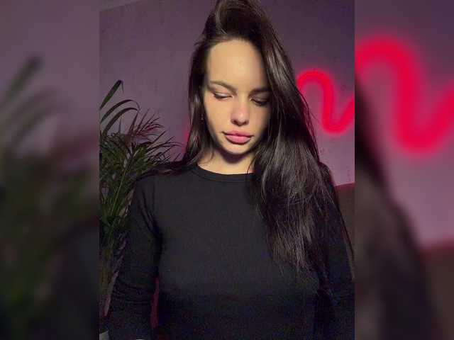 Klubnika13's BongaCams show and profile