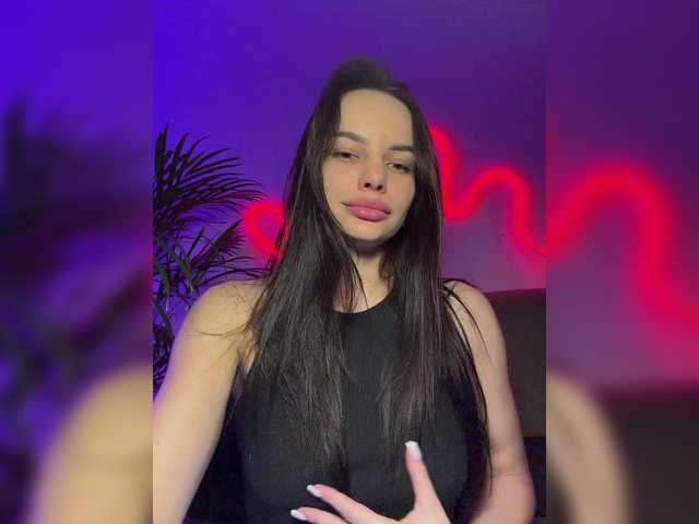 Klubnika13's BongaCams show and profile