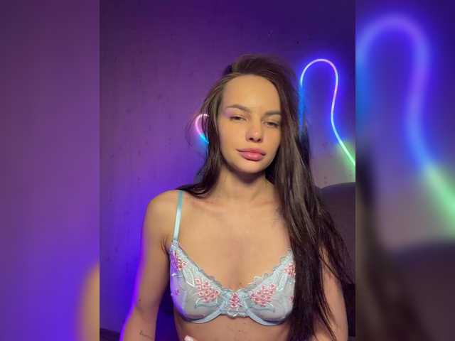 Klubnika13's BongaCams show and profile