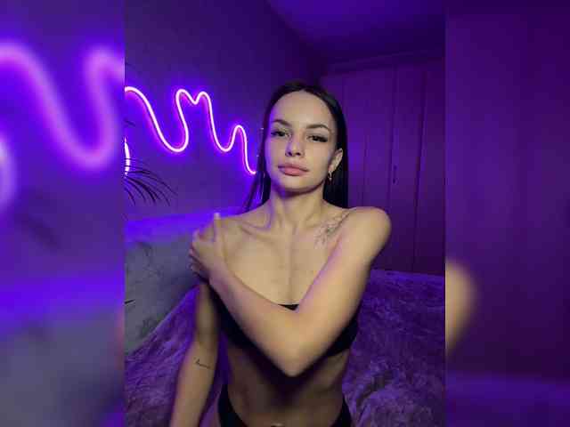 Klubnika13 Live Webcam on BongaCams