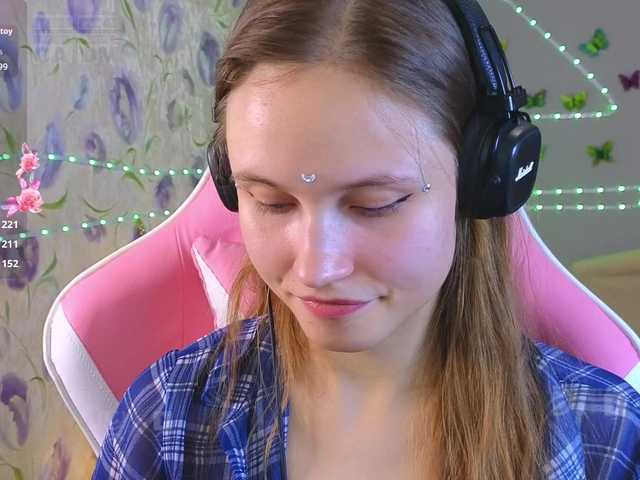 Armura's BongaCams profile