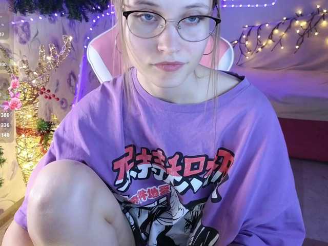 Armura's BongaCams show and profile