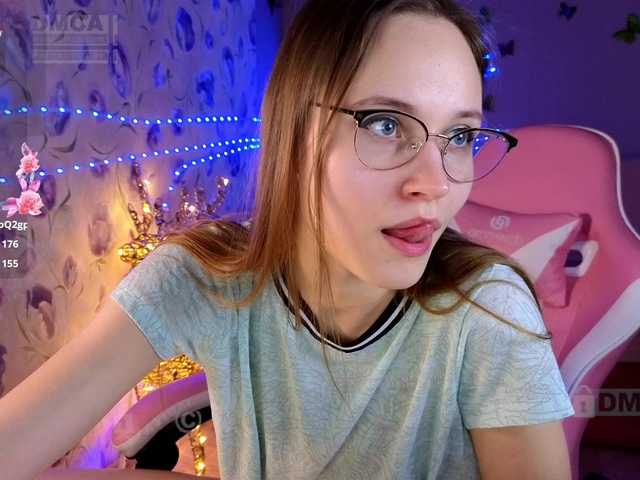 Armura's BongaCams show and profile