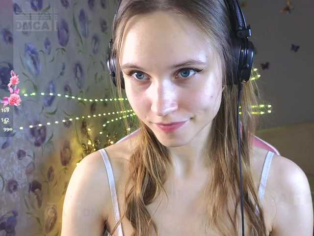 Armura's BongaCams show and profile