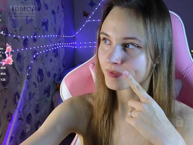 Armura's BongaCams show and profile