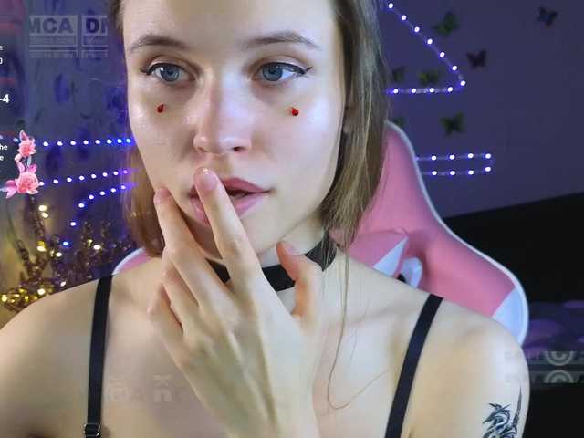 Armura's BongaCams show and profile