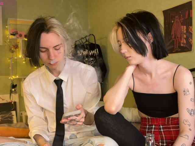 VeryRareTwins webcam
