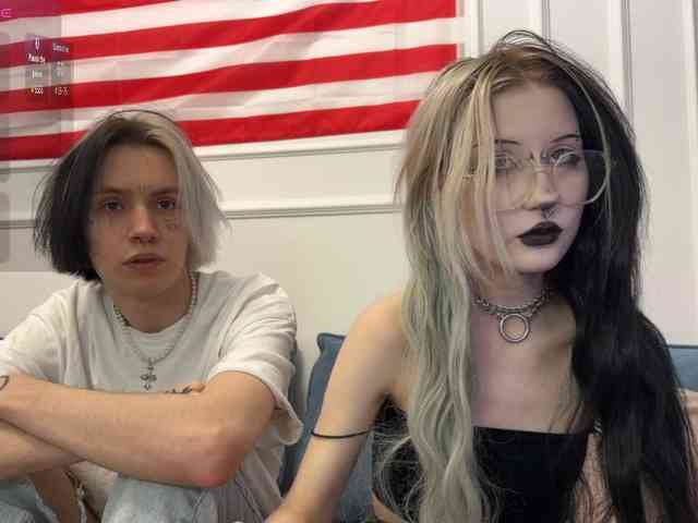 VeryRareTwins webcam