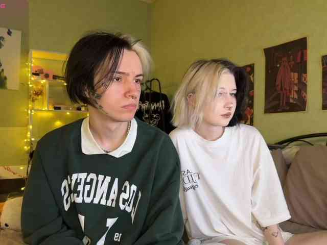 VeryRareTwins webcam