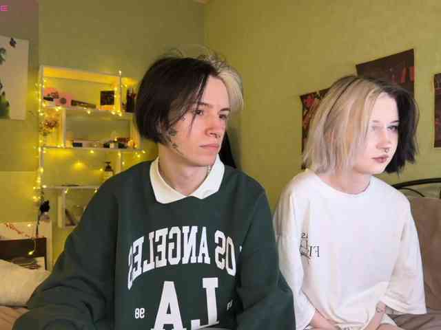 VeryRareTwins webcam