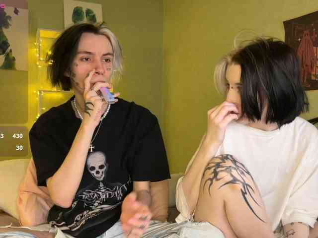 VeryRareTwins webcam