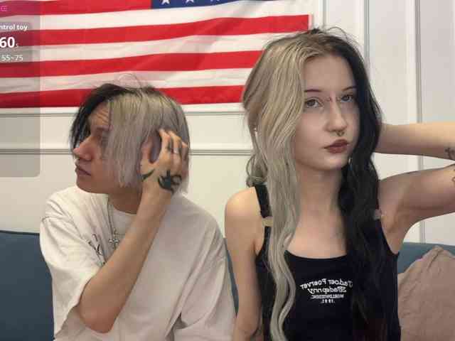 VeryRareTwins webcam