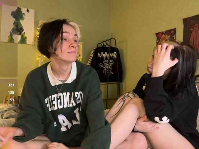 VeryRareTwins webcam