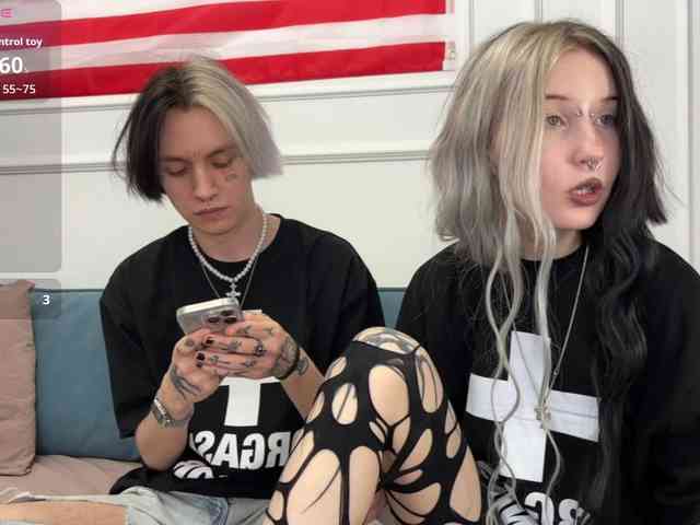 VeryRareTwins webcam