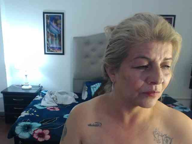 chat with online Adela-sheinbaum