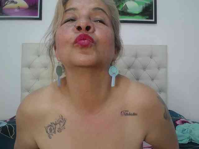 Adela-sheinbaum Live Webcam on BongaCams