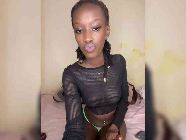 Lexxie1-1 webcam