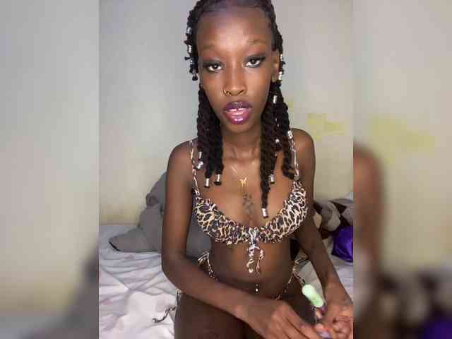 Lexxie1-1 webcam
