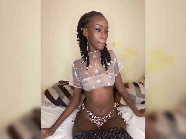 Lexxie1-1 webcam