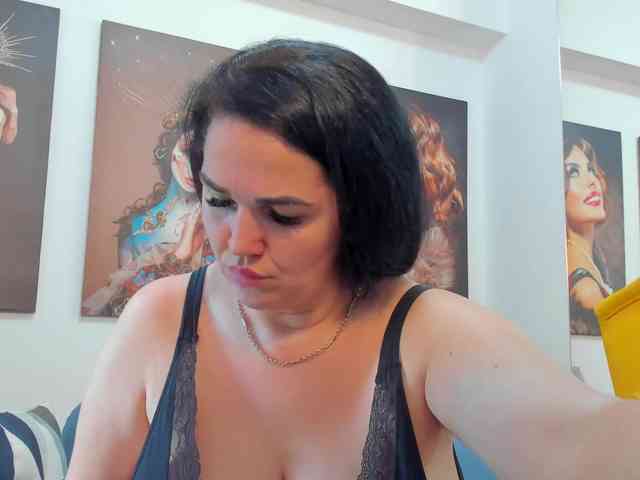 VickyDivine webcam