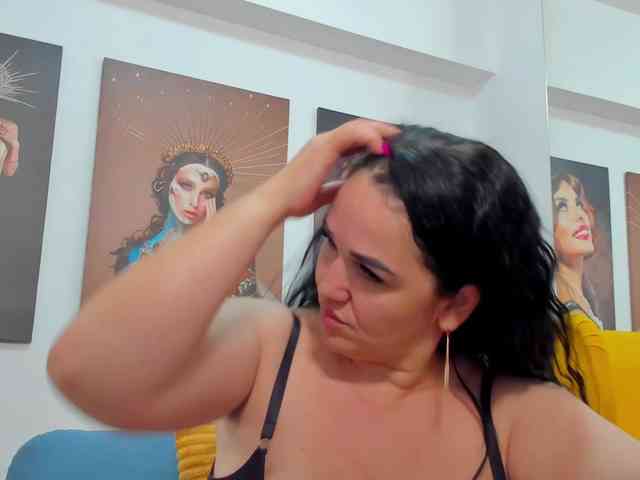 VickyDivine webcam