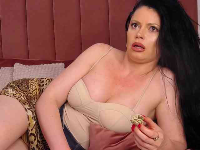 TessDiamonds webcam