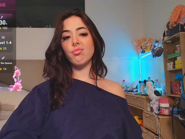 Liloshroxy's BongaCams show and profile