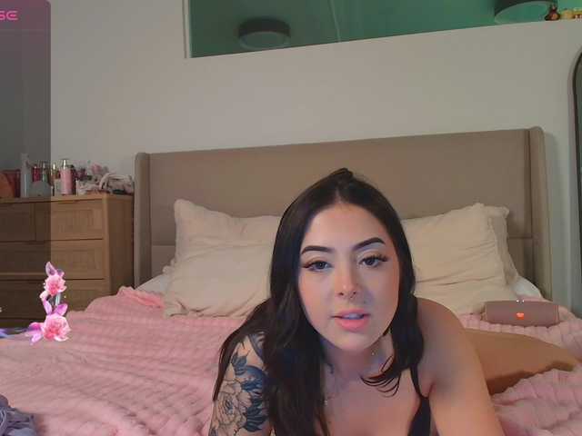 Liloshroxy's BongaCams show and profile