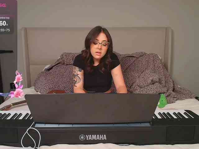 Liloshroxy webcam