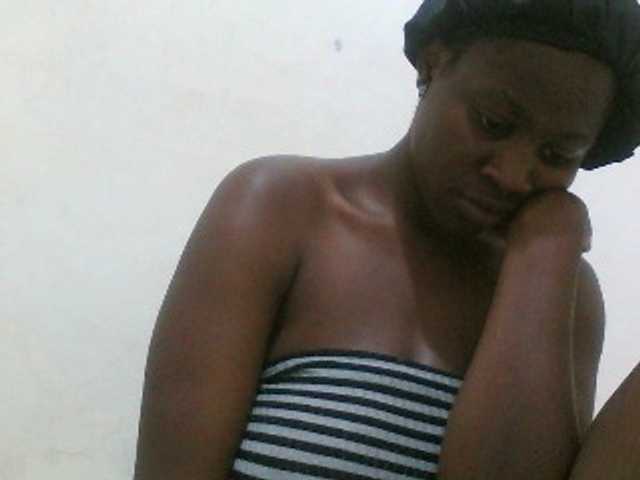 le modèle Bigboobs77 est en webcam porno dans un show sur le site bongacams, il possède les tags suivants: Ebony,Brunette,Trimmed