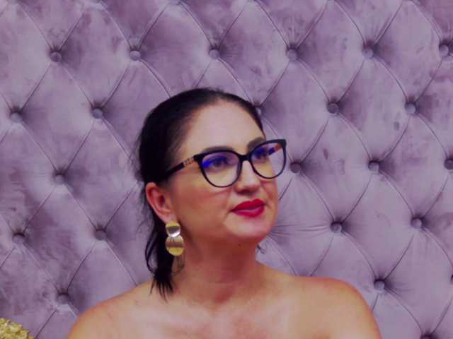 Sex chat gratuit in direct cu CassidyVelvet pe BongaCams