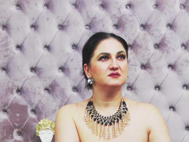 Sex chat gratuit in direct cu CassidyVelvet pe BongaCams