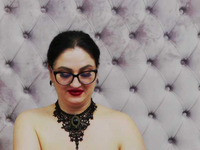 Sex chat gratuit in direct cu CassidyVelvet pe BongaCams