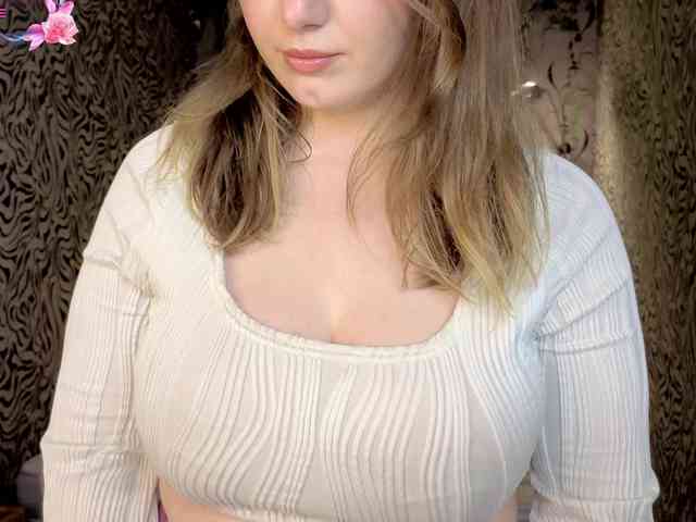 adult camming LoveKissBit